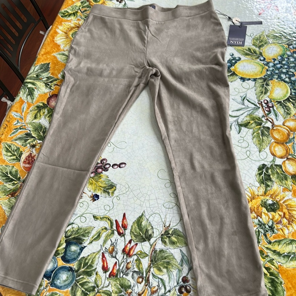 NWT Size14 NYDJ Faux Suede Basic Legging Saddlewood color